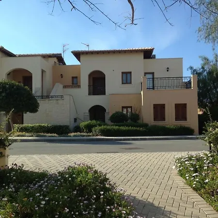Theseus Village 2 Bed With Enviable Position On Communal Pool * Kouklia